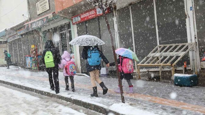 Kar yağışı Okulları tatil ettirdi