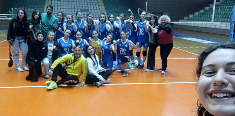 Ünye Fen Lisesi Kız Voleybol Takımı 1